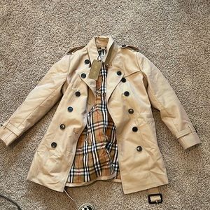 NWT Burberry trench coat w/ Belt